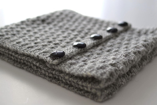 Lingonberry_gray_flat_folded_1_small2