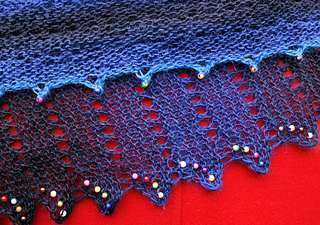 Assymetrical_shawl_close_up_small2
