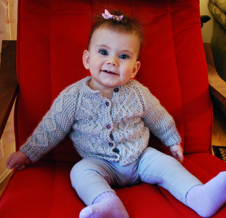 Cabled_baby_cardigan1_small2