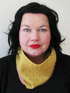 Mirri_cowl_yellow_small2