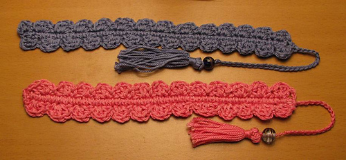 Crocheted_shell_bookmark_medium