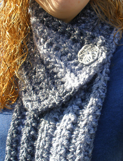 Cozy_buttoned_scarf_005-1_small2