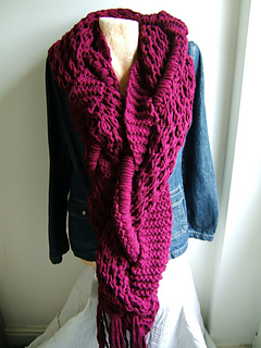 Giant_honeycomb_intertwined_scarf_small2