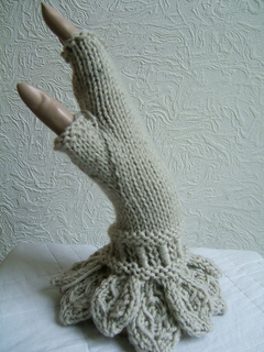 Sc106_leaf_tab_mittens_small2