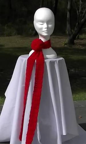 Easy_scarf_with_flower_medium
