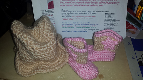 Savannah_hat_and_boots_set_1_medium