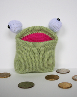 Baby_pocket_frog_3_small2