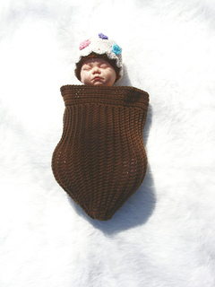 Cupcake_with_baby_full_small2