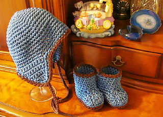 222_hat_and_booties_small2