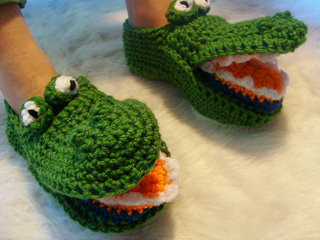 485_gator_slipper_2_small2