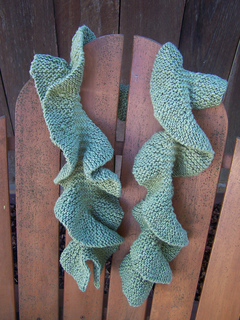 Short_row_ruffle_scrf_photo_small2