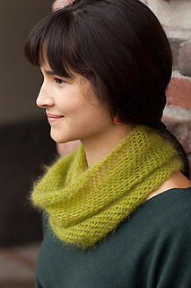Crocheted-moebius-cowl3_small2