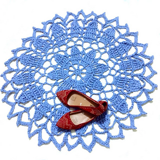 Blossoming_doily_rug_small2