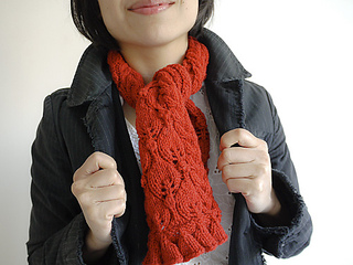 Free_knitting_pattern_frilled_city_scarf_2_small2