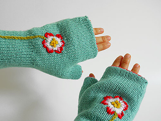 Reversible_fingerless_glove_wearing_exterior_small2