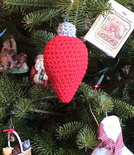 Red_light_bulb_ornament_small2
