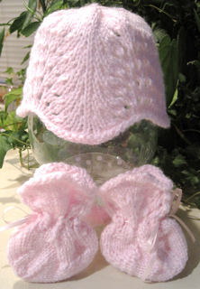 Lacy_baby_hat_socks_set_2_pink_done_small2