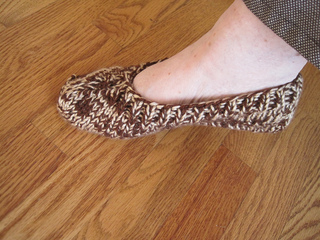 Brown_tweed_slipper_one_on_foot_small2