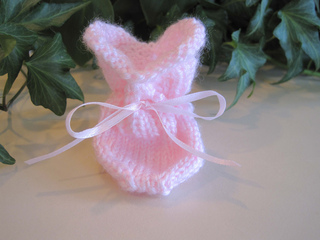 Scalloped_lace_baby_sock_front_alone_small2