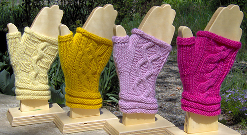 Cabled_mitts_all_1_medium