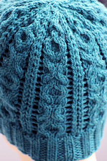 Ravelry: XOXO Beanie pattern by Gretchen Tracy