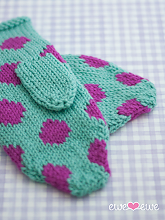 228_hot_spot_mittens_angle_blog_small2