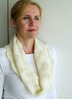 Feather_lace_cowl_2_c_small2