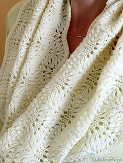 Feather_lace_cowl_5_c_small2