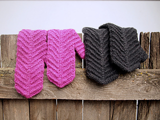 Kilgore_mitts-fence_small2