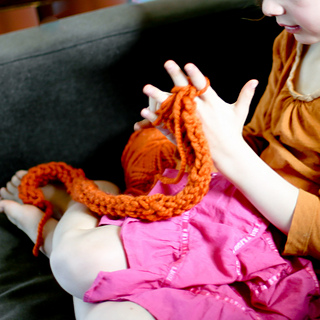 Knitting_together-2782-2_small2