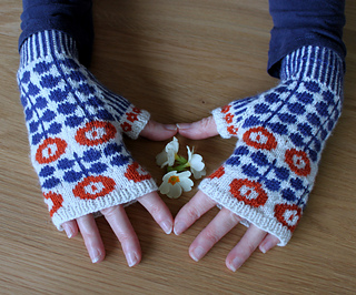 Finished_bunty_mittens_small2