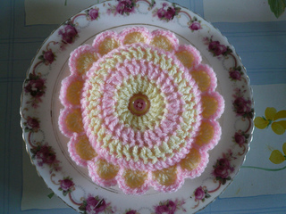 Pink_and_cream_daisy_pincushion_small2