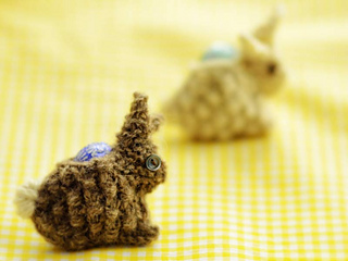Bunny-with-egg_small2