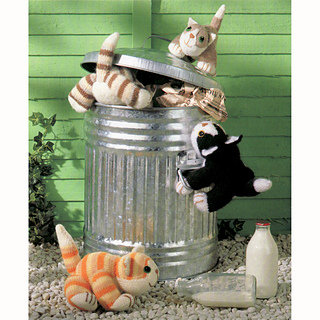 Four_cuddly_cats_dustbin_small2