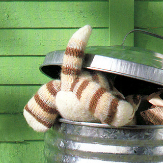 Knitted_ginger_tabby_cat_small2