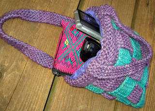 Woven_20purse_20with_20accessories_small2