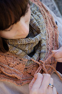2046_phoebescarf_tying_small2