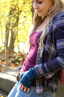 Ruckle_mitts_one_pocket_the_knitting_vortex_small2
