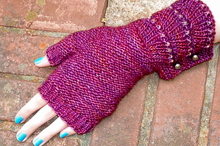 Escallop_mitts_cover_the_knitting_vortex_small2