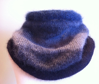 Molly_s_ombre_cowl_2_small2
