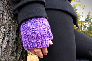 Hollyhockfingerlesspurple1edit_small2