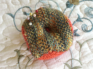 Pin-pillow-w-embroidery_small2