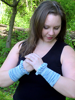 Pf4-short-clasped-hands_small2