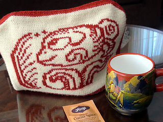 Rav1-coffeetable-cozy-on-teapot_small2