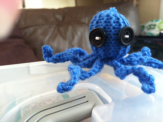 Knitted_octopus_small2