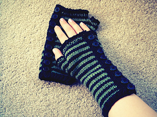Button_band_fingerless_gloves_small2