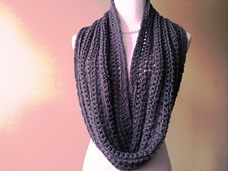 Grey_coco_s_pearls_cowl_001_small2
