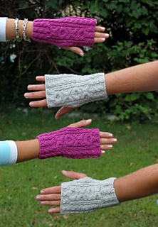 Hugs___kisses_fingerless_small2