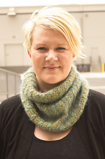 Merino_dk_and_db_angel_peavine_hat_and_cowl_kristen__1__small2