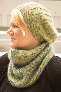 Merino_dk_and_db_angel_peavine_hat_and_cowl_kristen__4__small2